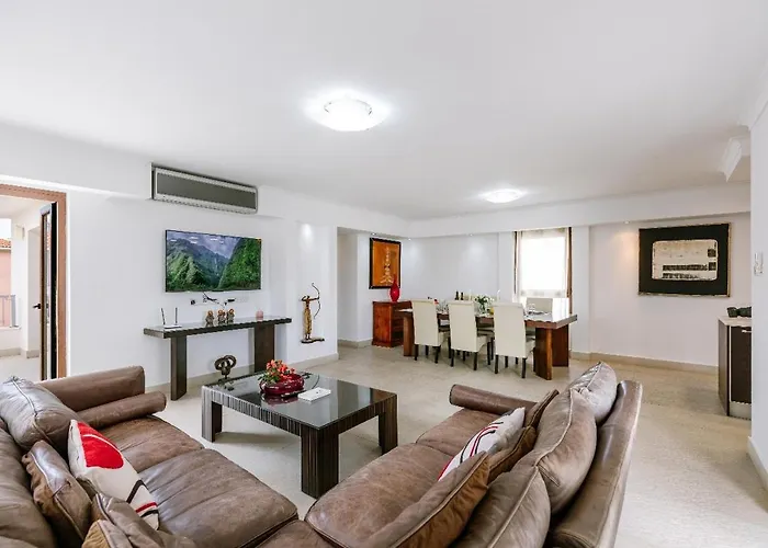 Modern 2bedroom Penthouse Near Sea