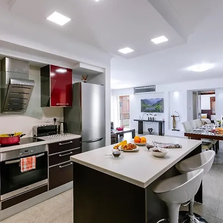 Modern 2bedroom Penthouse Near Sea Διαμέρισμα Πάφος